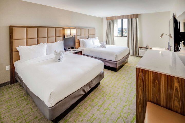 DoubleTree by Hilton Huntington
