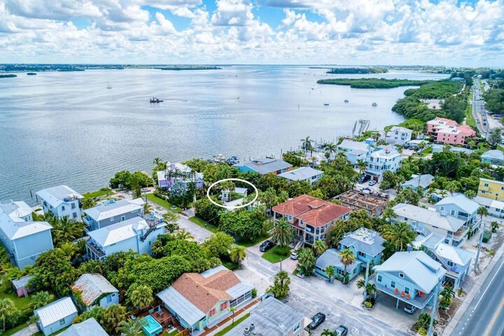 AMI Lighthouse Cottage-one Minute Walk To The Beach-keyless Locks