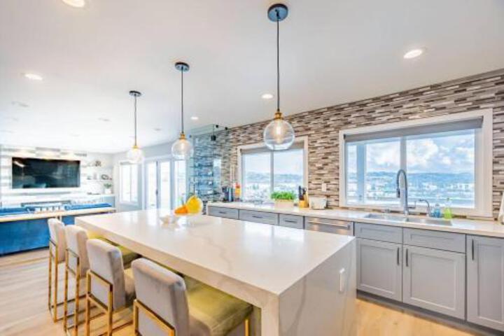 Luxurious 5B4B Home with Pool and View