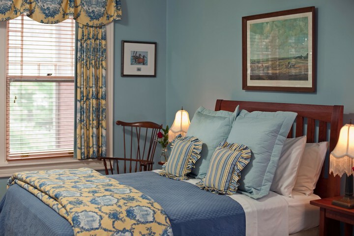 B. F. Hiestand House Bed & Breakfast