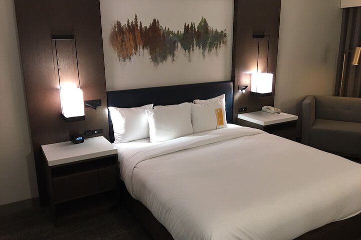 Room 32 of 99