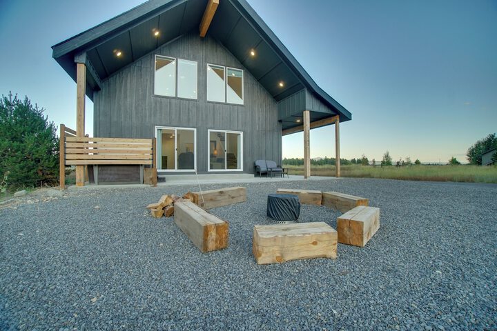 Modern Donnelly Cabin w / Private Hot Tub