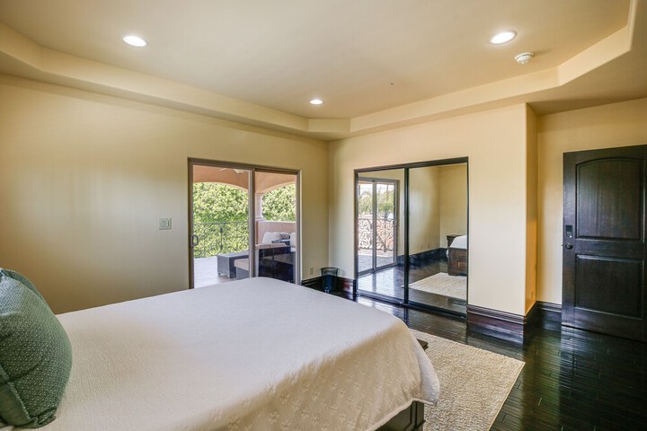 Spacious Fullerton Villa w / Private Pool & Hot Tub