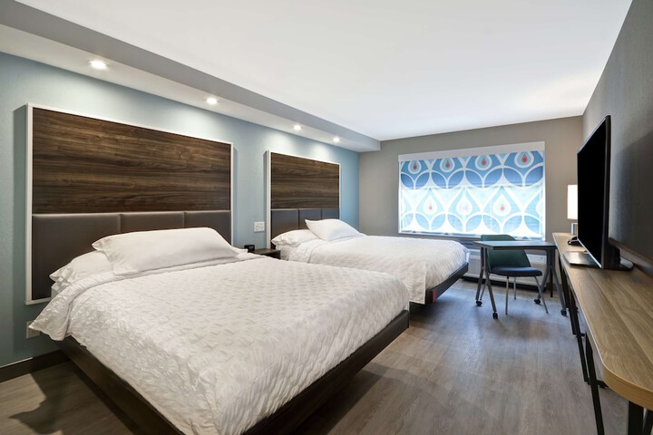 Room 28 of 35