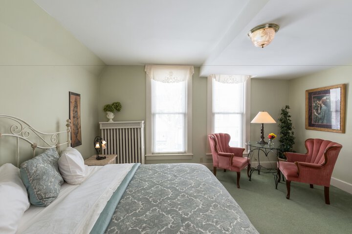 Room 32 of 49