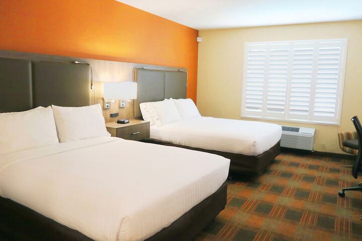 Holiday Inn Express & Suites Elk Grove Central - Hwy 99 by IHG