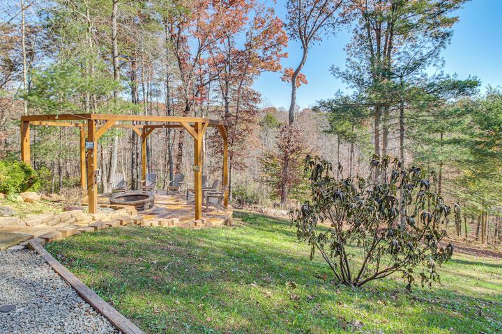 Ellijay Cabin Rental w / Hot Tub + Mountain Views!