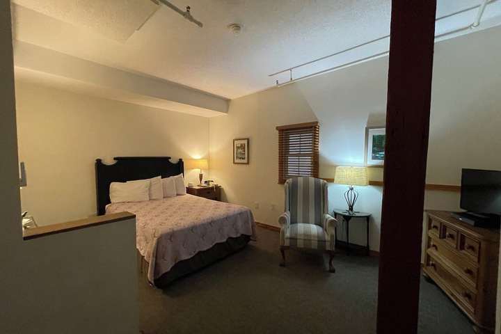 Room 40 of 93