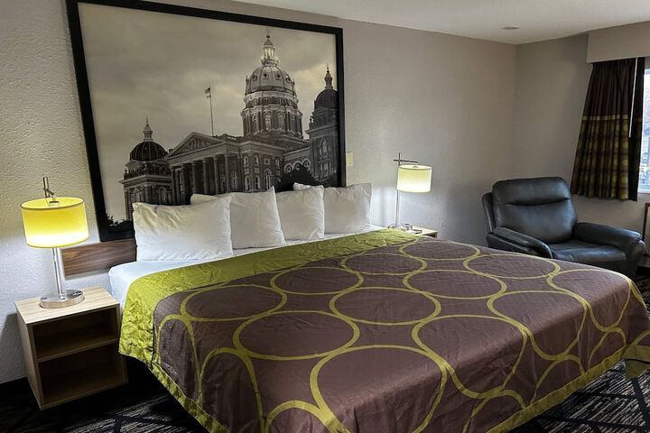 Super 8 by Wyndham Pella