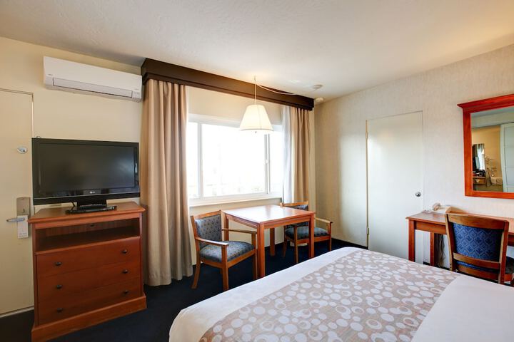 Room 13 of 38