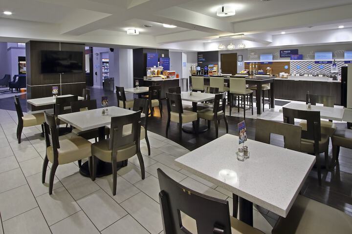 Holiday Inn Express & Suites Houston North - IAH Area by IHG