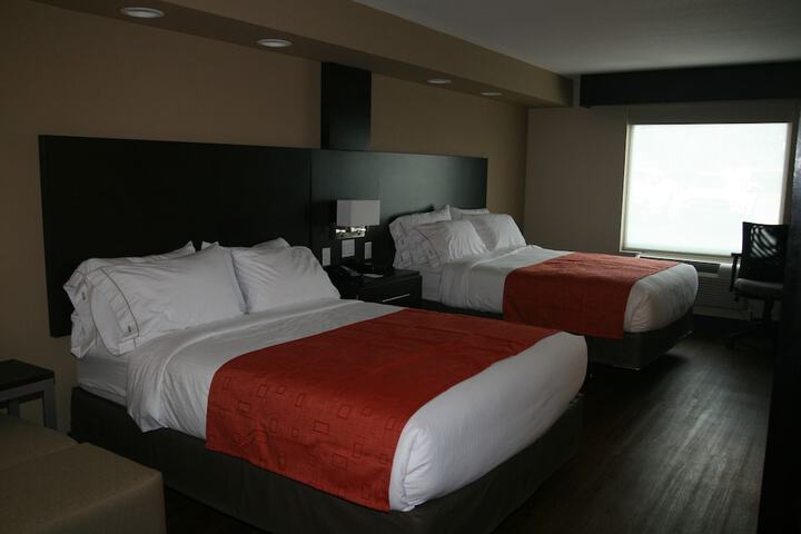 Room 33 of 103
