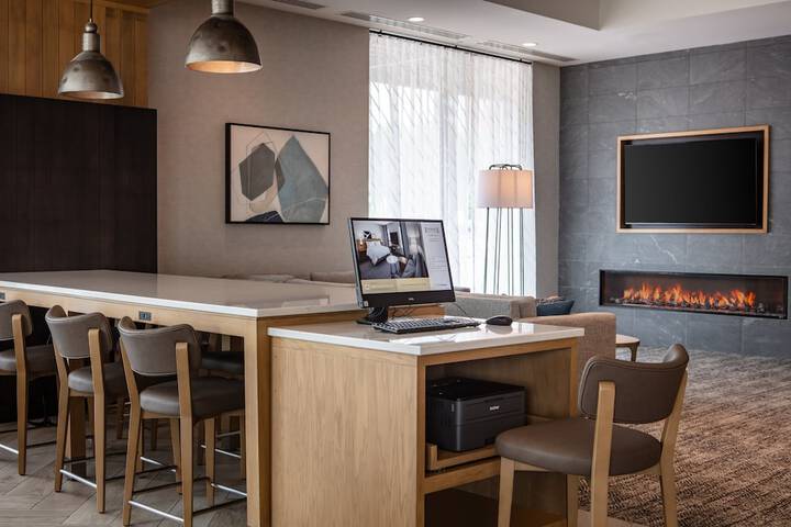 Staybridge Suites Iowa City Coralville by IHG