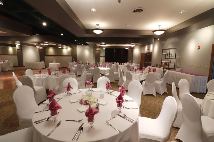 Ballroom/Hall 76 of 92