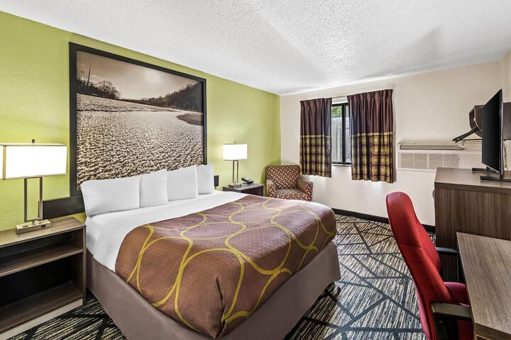Super 8 by Wyndham Independence Kansas City