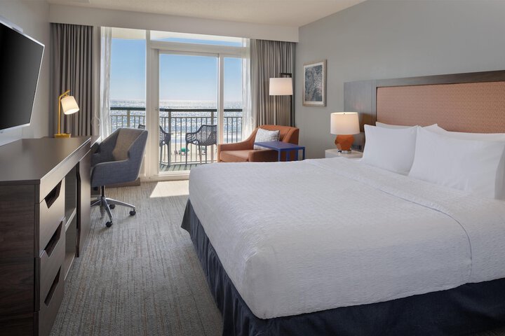 Hampton Inn & Suites Myrtle Beach / Oceanfront