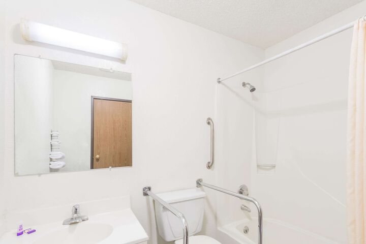 Room 8 of 27