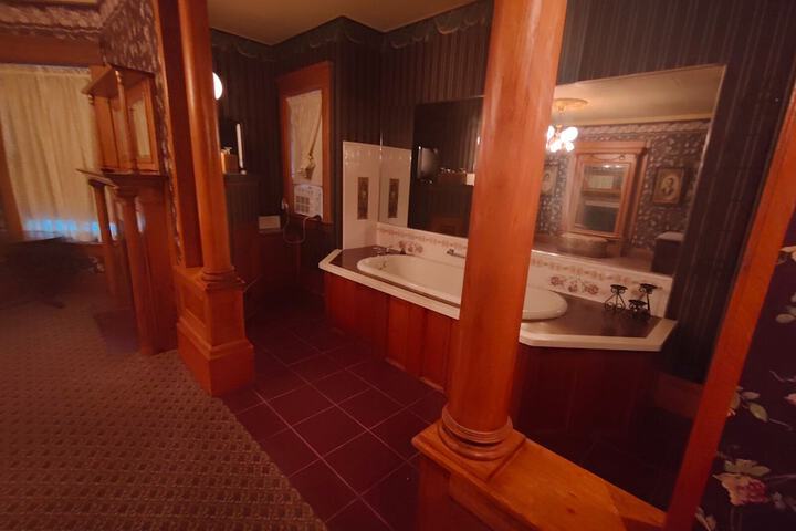Room 27 of 47