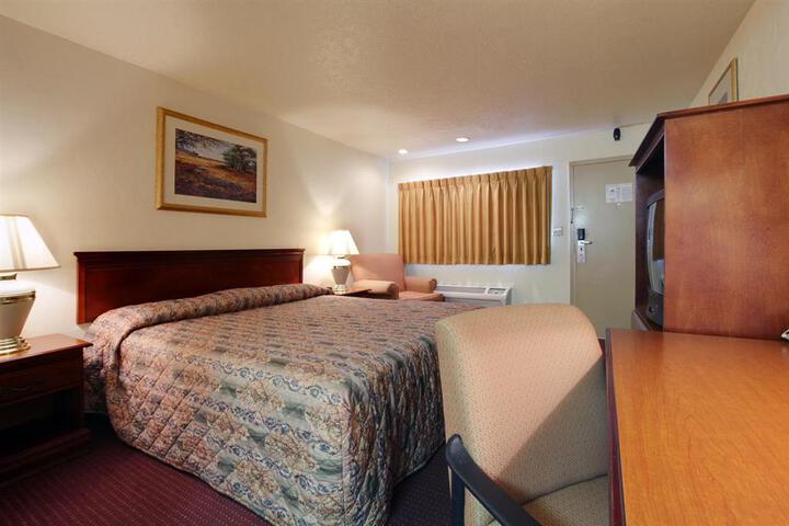 Room 10 of 14