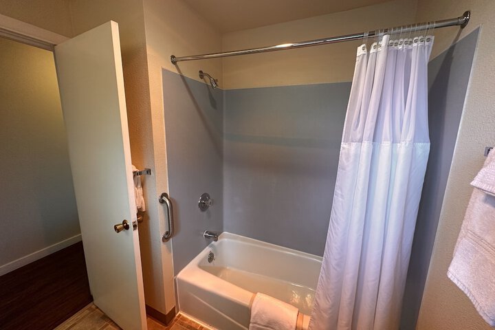 Room 42 of 181
