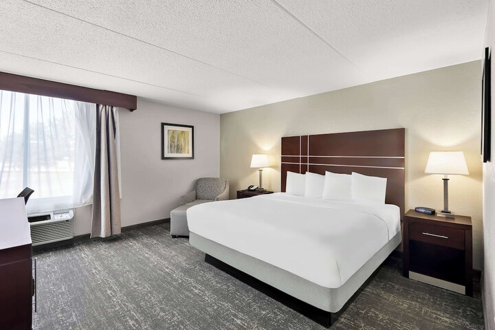 Best Western Luxbury Inn Fort Wayne