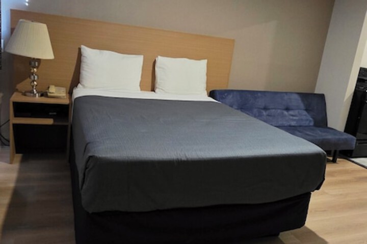 Parkway Motel & European Lodges