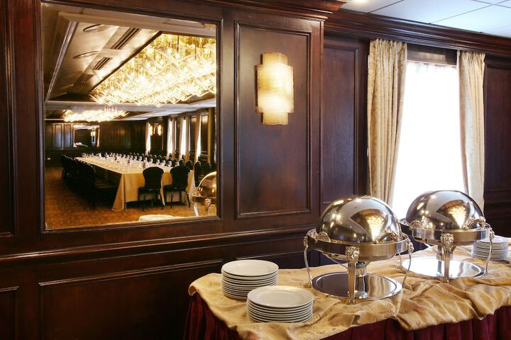 Ballroom/Hall 41 of 56