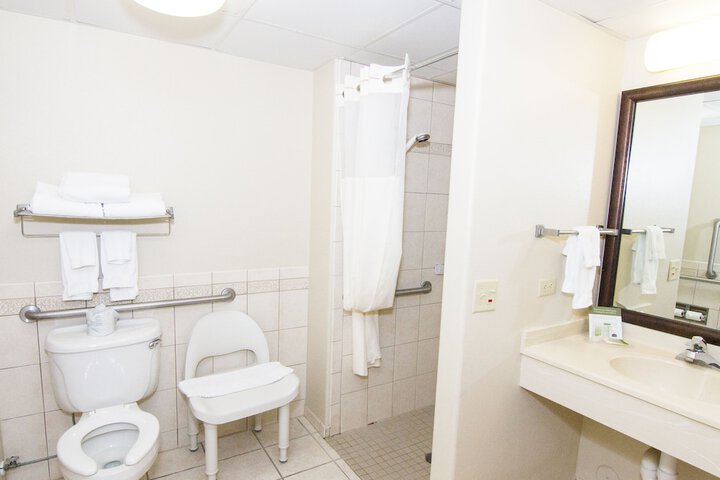 Room 10 of 76