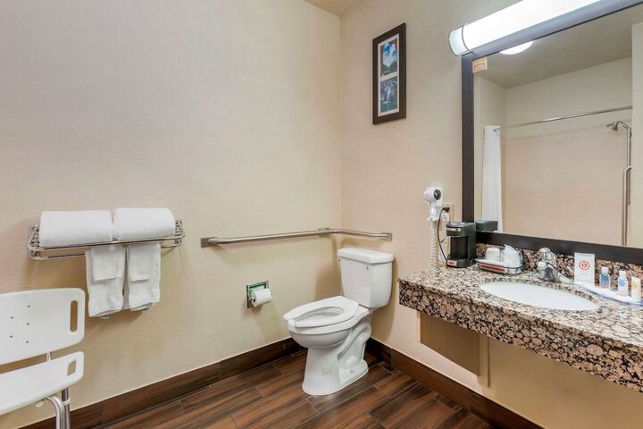 Room 10 of 32