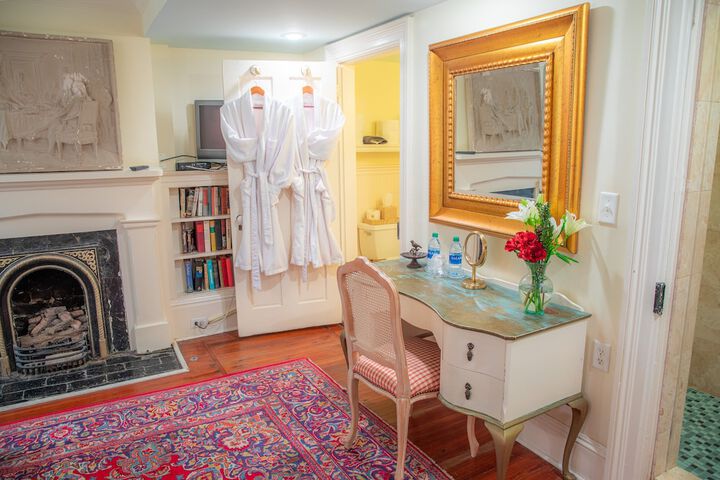 Room 27 of 40