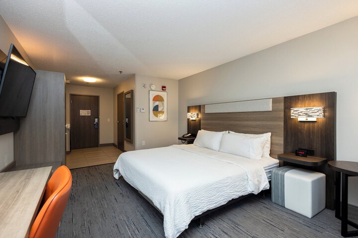 Room 28 of 77