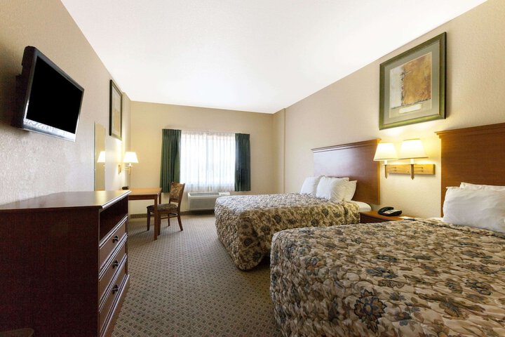 Room 7 of 12