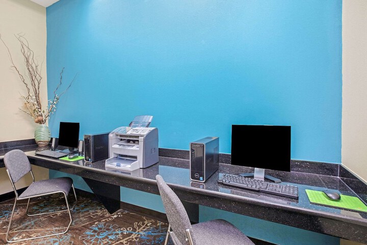 Business Center 30 of 30