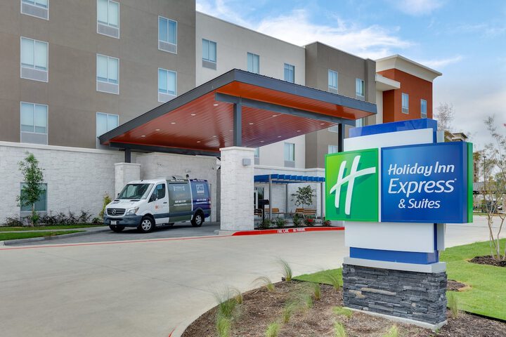 Holiday Inn Express & Suites Plano - The Colony by IHG
