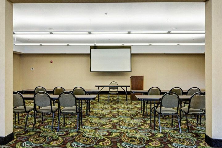 Comfort Suites near Hot Springs Park
