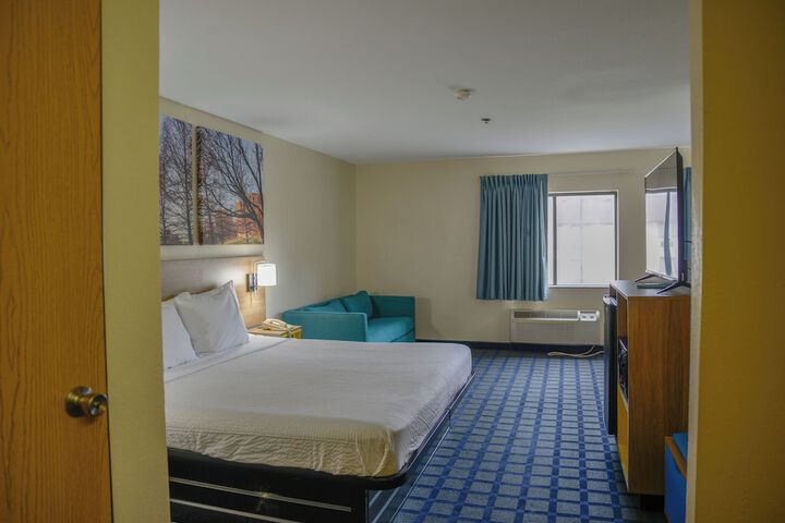Room 11 of 30