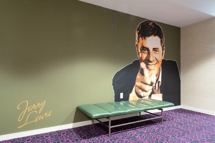 Ballroom/Hall 32 of 34