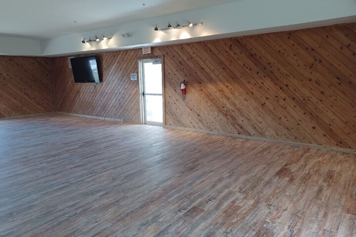 Ballroom/Hall 37 of 40