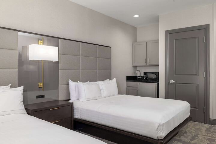 Hilton Promenade at Branson Landing