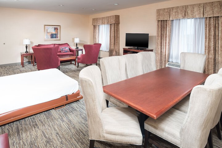 Hampton Inn & Suites Greensburg