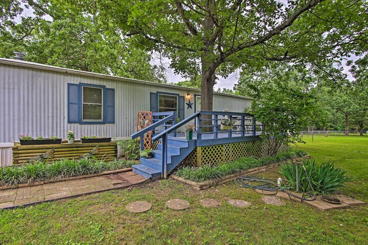 Hot Tub & Deck: Tranquil Home Near Grand Lake