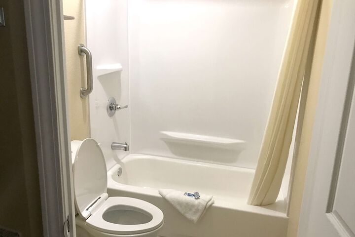 Room 4 of 12