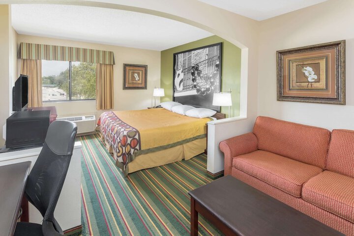Room 12 of 15