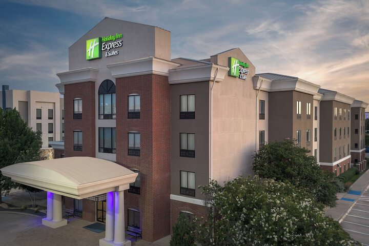 Holiday Inn Express Hotel & Suites DFW West - Hurst by IHG