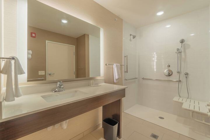 Room 9 of 25