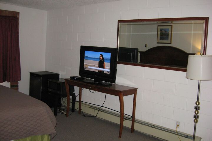 Room 27 of 38
