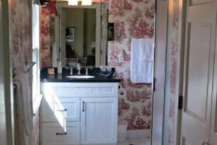 Room 21 of 71