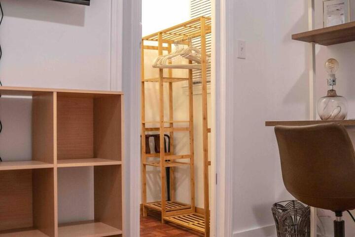 Cozy 2BR-Walk to Tufts & Green Line Near Boston!