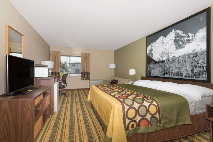 Room 13 of 26