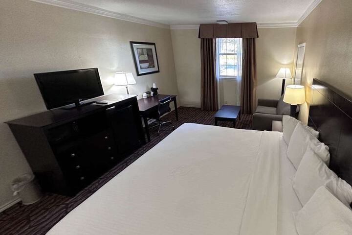 Room 9 of 14
